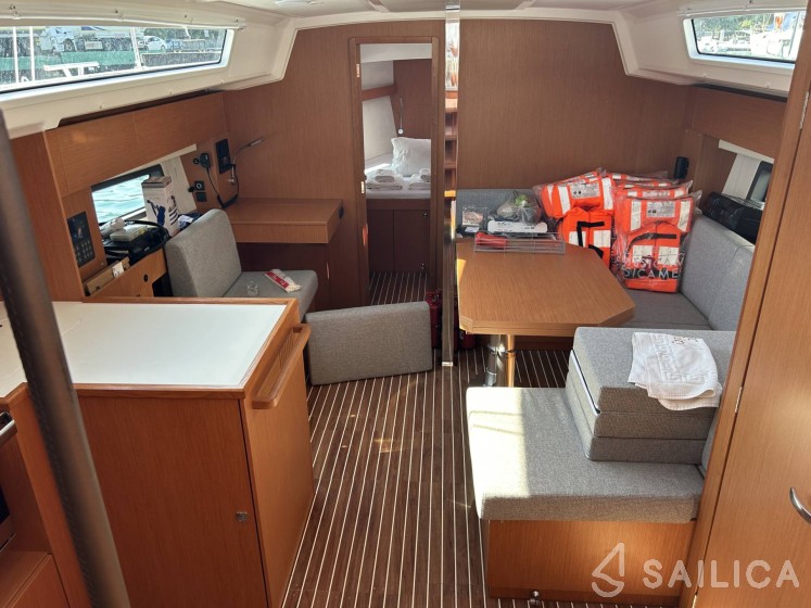 Bavaria C42 - Yacht Charter Sailica