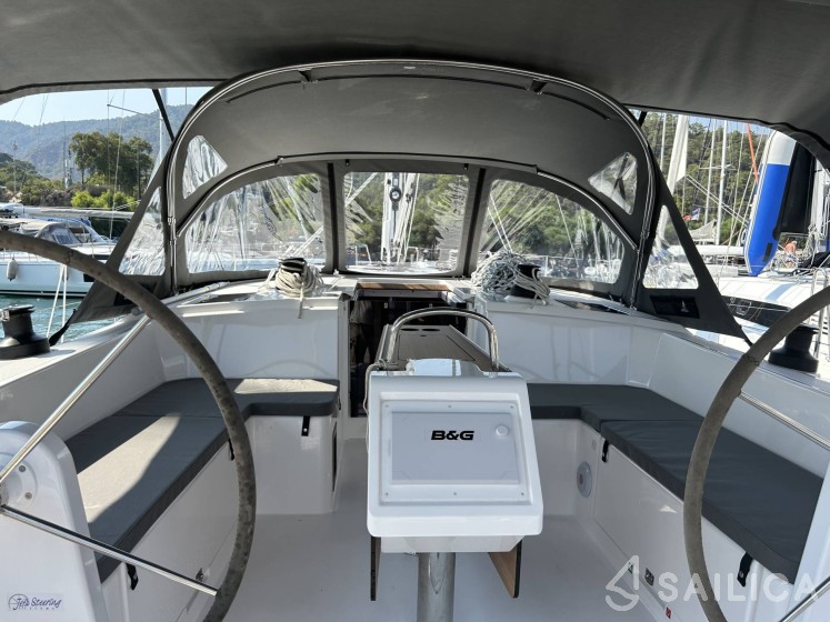 Bavaria C42 - Yacht Charter Sailica
