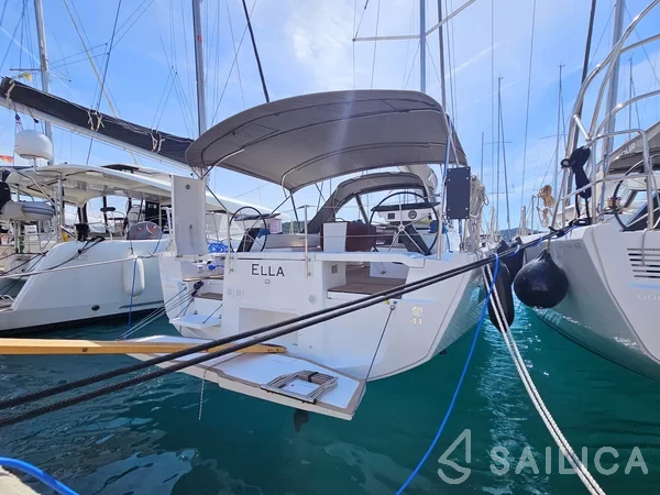 Dufour 41 - Yacht Charter Sailica