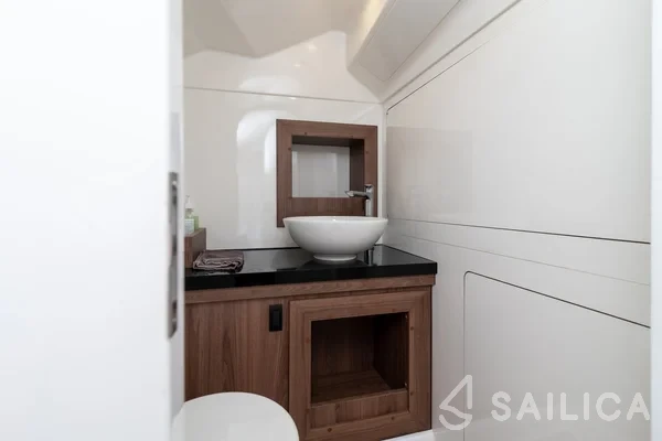 Colnago 33 JG - Yacht Charter Sailica