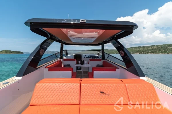 Colnago 33 JG - Yacht Charter Sailica