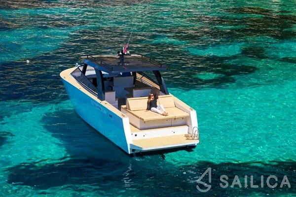 Colnago 33 JG - Yacht Charter Sailica