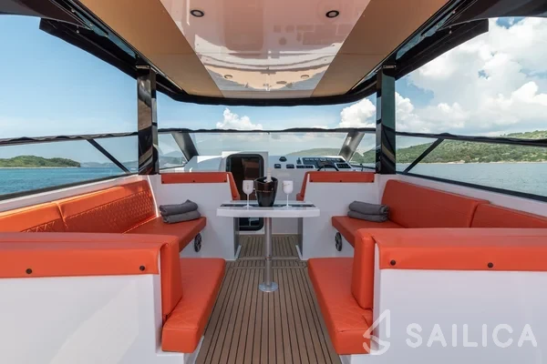 Colnago 33 JG - Yacht Charter Sailica