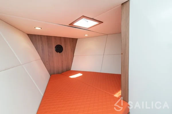 Colnago 33 JG - Yacht Charter Sailica