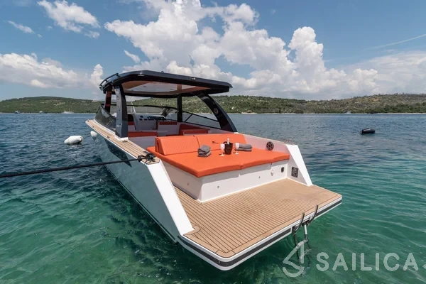 Colnago 33 JG - Yacht Charter Sailica