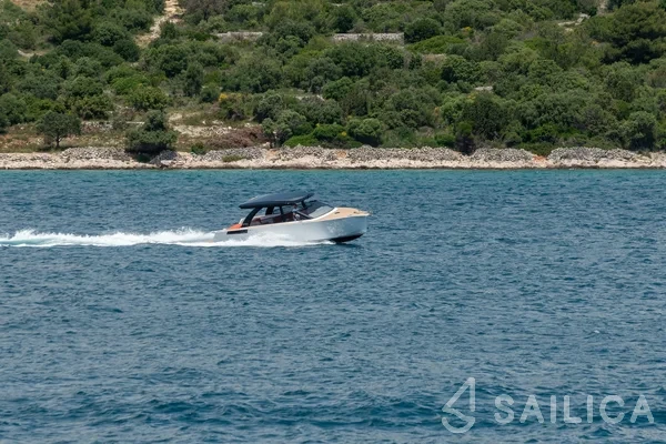 Colnago 33 JG - Yacht Charter Sailica