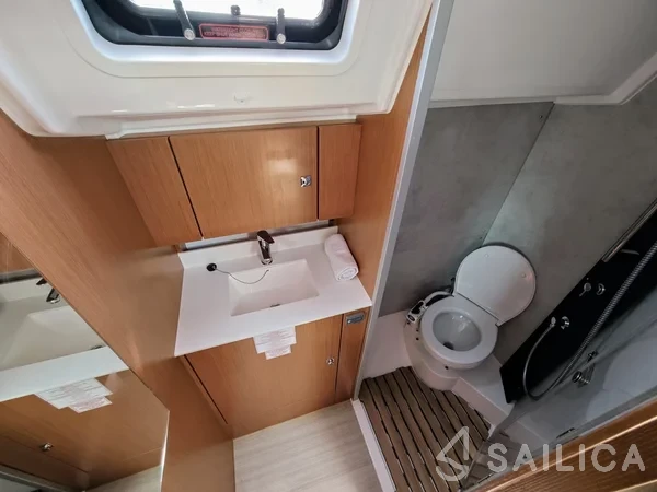 Bavaria C42 - Yacht Charter Sailica