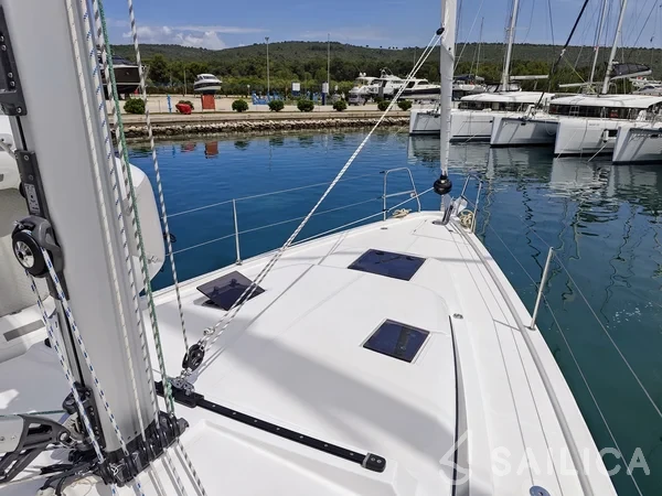 Bavaria C42 - Yacht Charter Sailica
