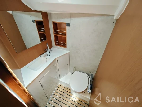 Bavaria C42 - Yacht Charter Sailica