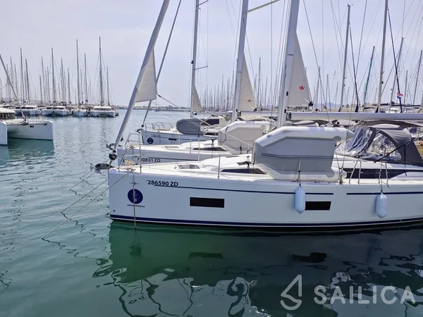 Bavaria C42 - Yacht Charter Sailica
