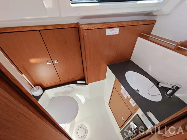 Bavaria 37 Cruiser - Yacht Charter Sailica