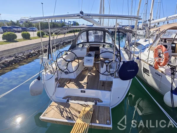 Bavaria 37 Cruiser - Yacht Charter Sailica