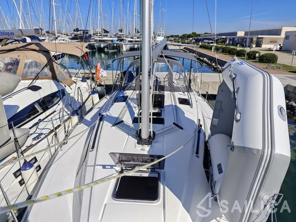 Bavaria 37 Cruiser - Yacht Charter Sailica