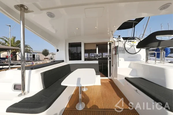 Lagoon 40 - Yacht Charter Sailica
