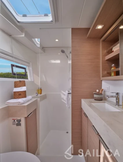 Lagoon 40 - Yacht Charter Sailica