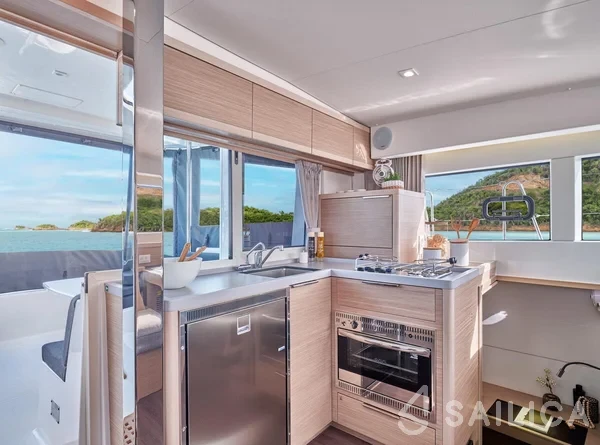 Lagoon 40 - Yacht Charter Sailica