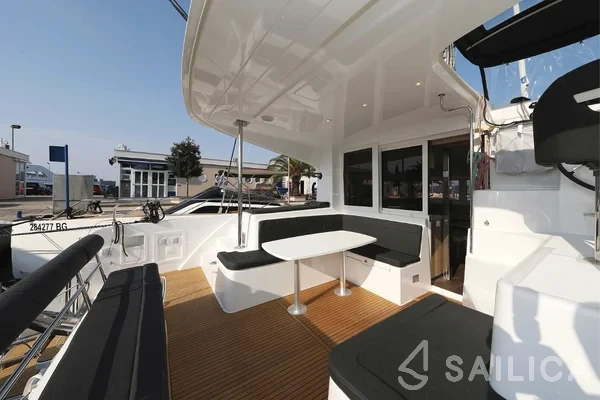 Lagoon 40 - Yacht Charter Sailica