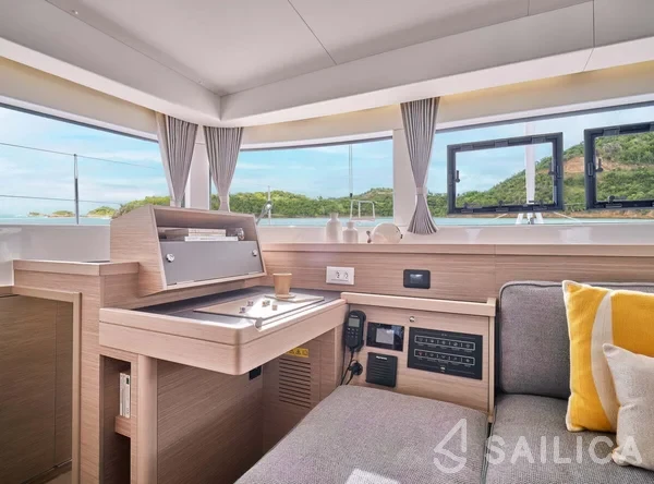 Lagoon 40 - Yacht Charter Sailica
