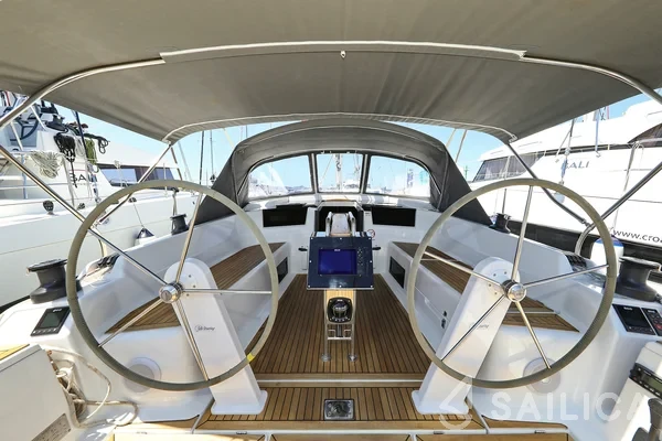 Hanse 418 - Yacht Charter Sailica