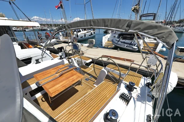 Hanse 418 - Yacht Charter Sailica
