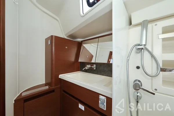 Hanse 418 - Yacht Charter Sailica