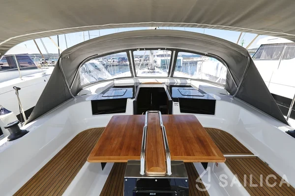 Hanse 418 - Yacht Charter Sailica