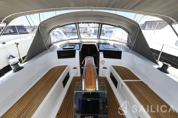 Hanse 418 - Yacht Charter Sailica