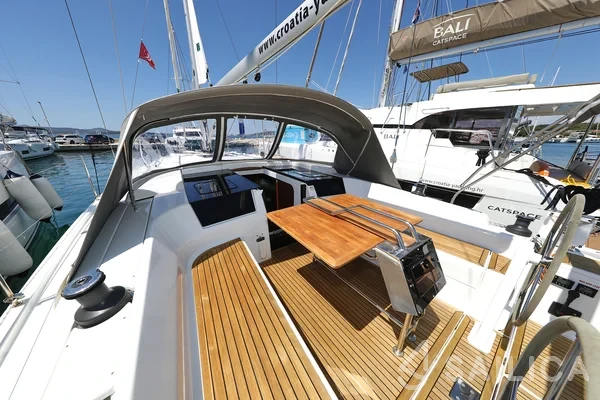 Hanse 418 - Yacht Charter Sailica