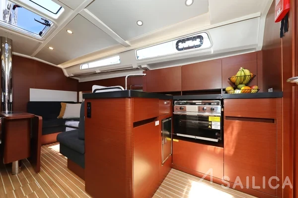 Hanse 418 - Yacht Charter Sailica