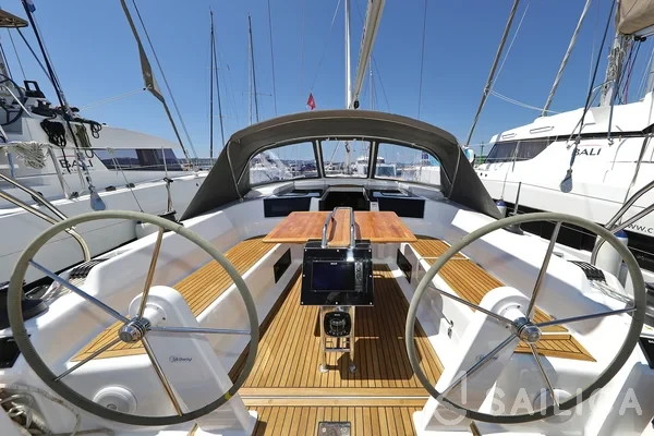 Hanse 418 - Yacht Charter Sailica