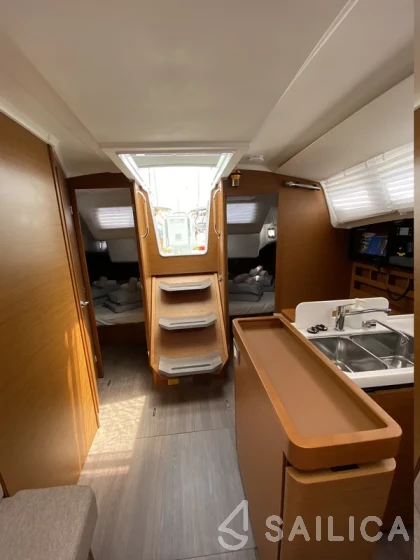 Sun Odyssey 410 - Yacht Charter Sailica