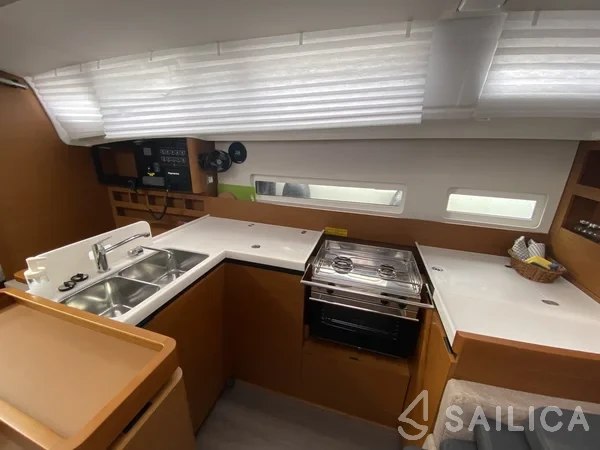 Sun Odyssey 410 - Yacht Charter Sailica