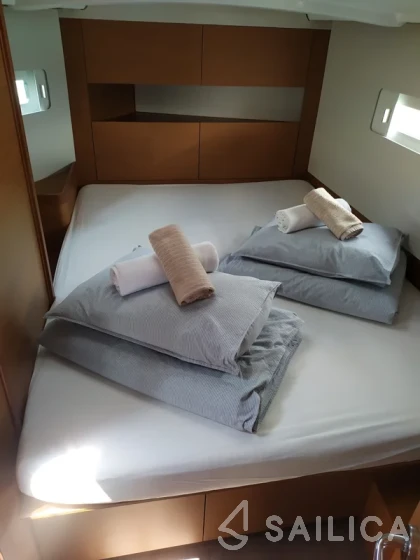 Sun Odyssey 410 - Yacht Charter Sailica