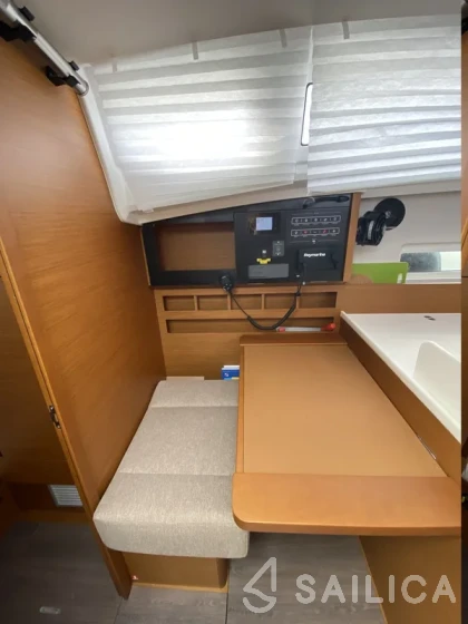 Sun Odyssey 410 - Yacht Charter Sailica