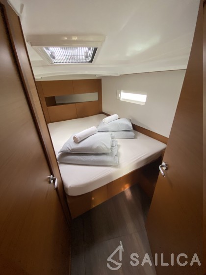 Sun Odyssey 410 - Yacht Charter Sailica