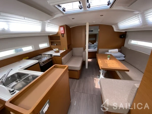 Sun Odyssey 410 - Yacht Charter Sailica