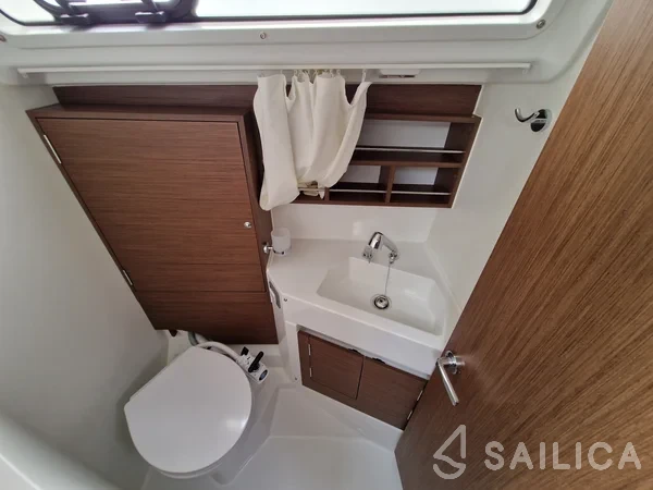 Oceanis 34.1 - Yacht Charter Sailica