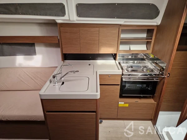 Oceanis 34.1 - Yacht Charter Sailica