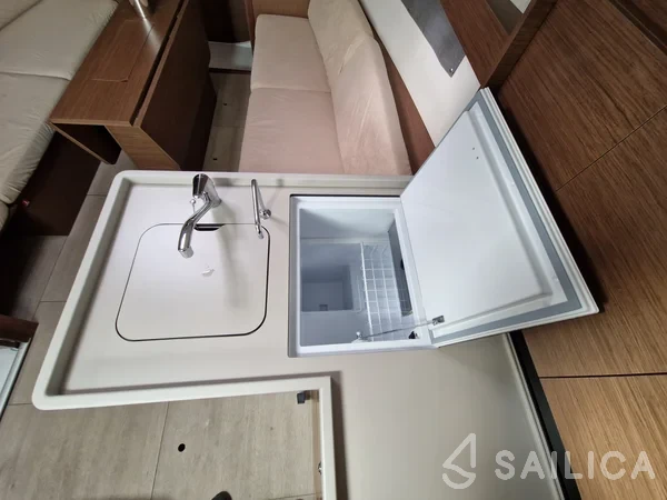 Oceanis 34.1 - Yacht Charter Sailica