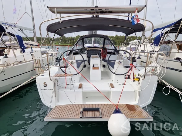 Oceanis 34.1 - Yacht Charter Sailica