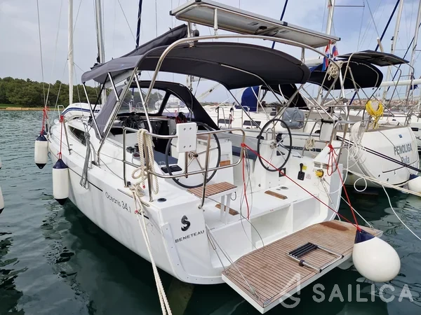 Oceanis 34.1 - Yacht Charter Sailica