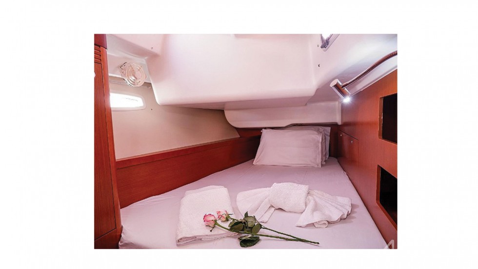 Oceanis 50 - Yacht Charter Sailica