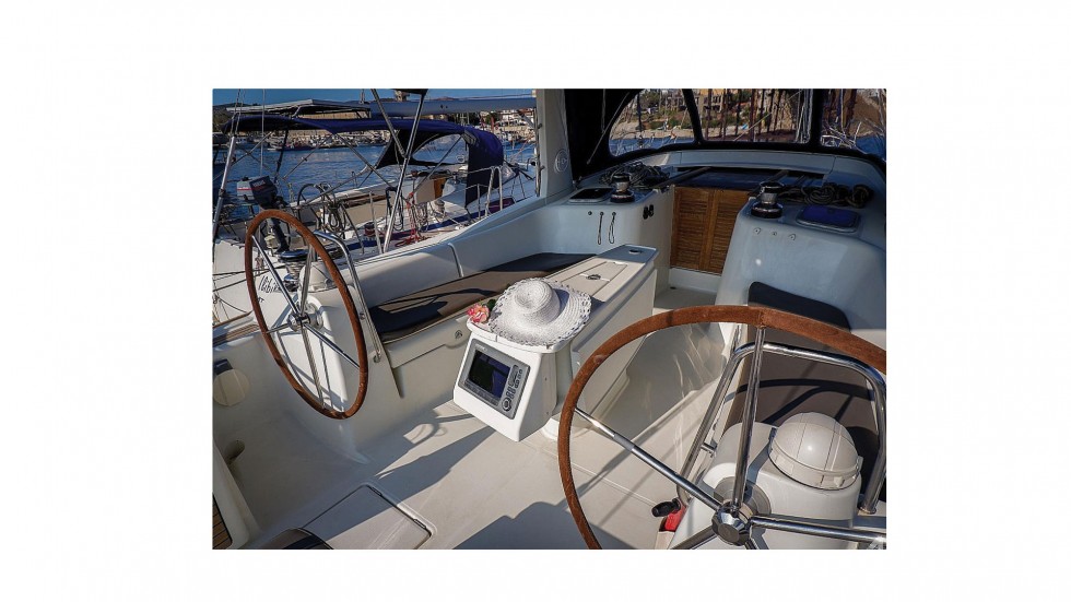 Oceanis 50 - Yacht Charter Sailica