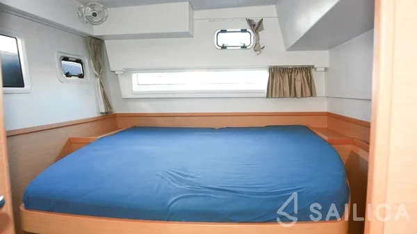 Lagoon 42 - Yacht Charter Sailica