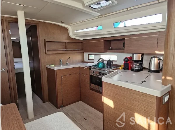 Oceanis 40.1 - Yacht Charter Sailica