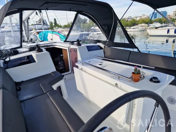 Oceanis 40.1 - Yacht Charter Sailica