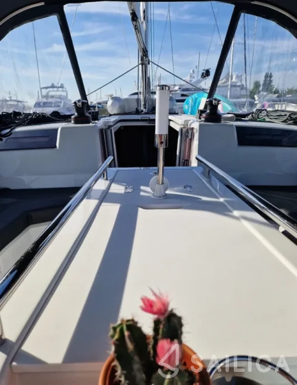 Oceanis 40.1 - Yacht Charter Sailica