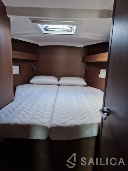 Oceanis 40.1 - Yacht Charter Sailica