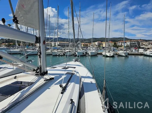 Bavaria 51 Cruiser - Yacht Charter Sailica