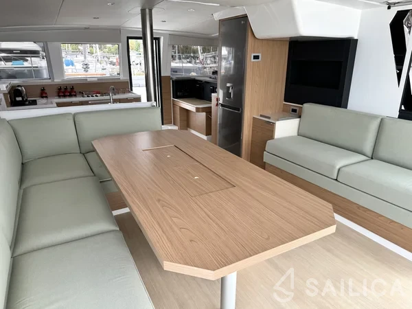 Bali 4.2 - Yacht Charter Sailica